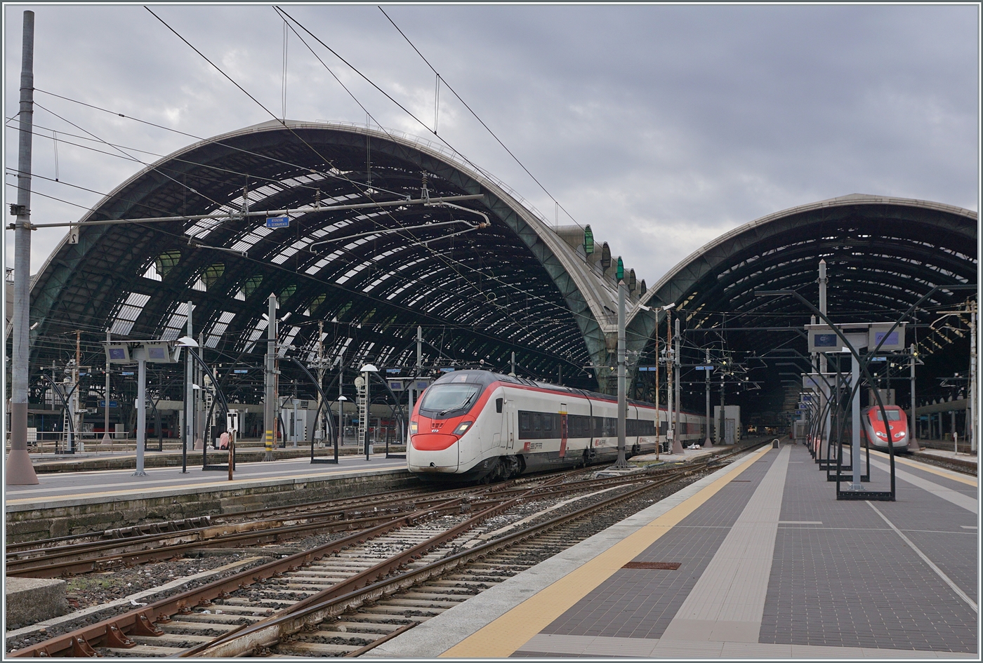 Ein SBB RABe 501  Giruno  verlässt Milano Centrale in Richung Venezia S.L. 

8. Nov. 2022