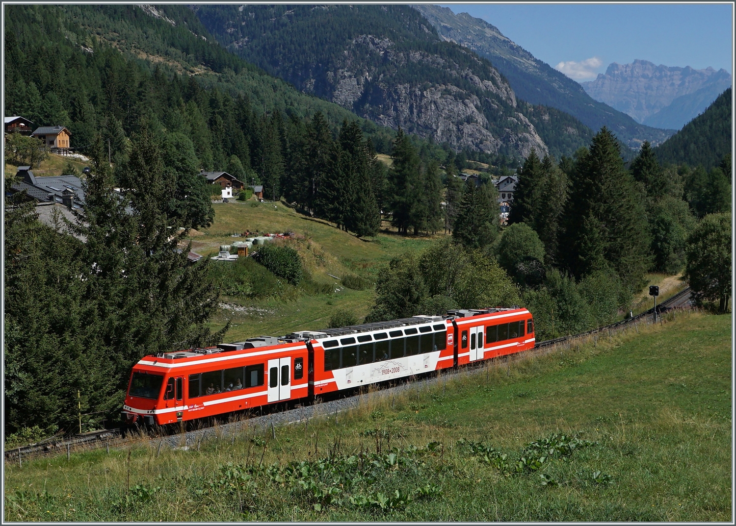 Ein SNCF Z 850 hat Vallorcine verlassen und ist nun auf dem Weg in Richtung Chamonix.

1. August 2022