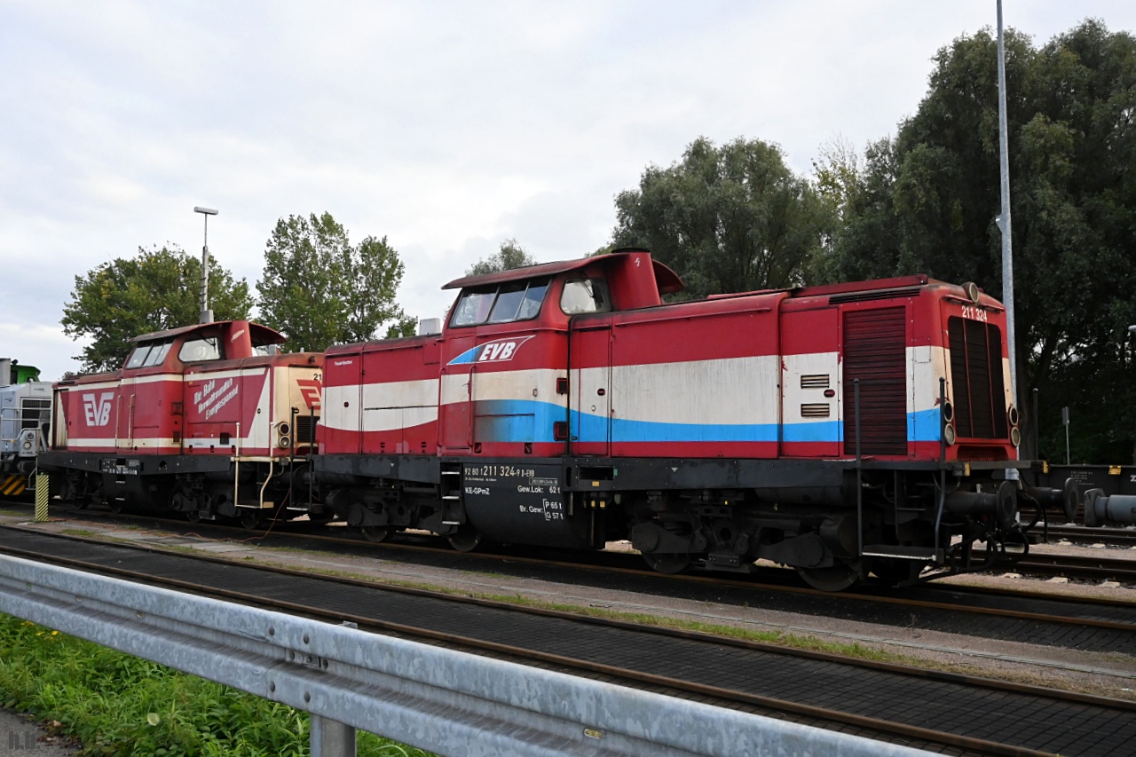 EVB 211 324 und 211 024 waren abgestellt im binnenhafen von hamburg,03.10.22