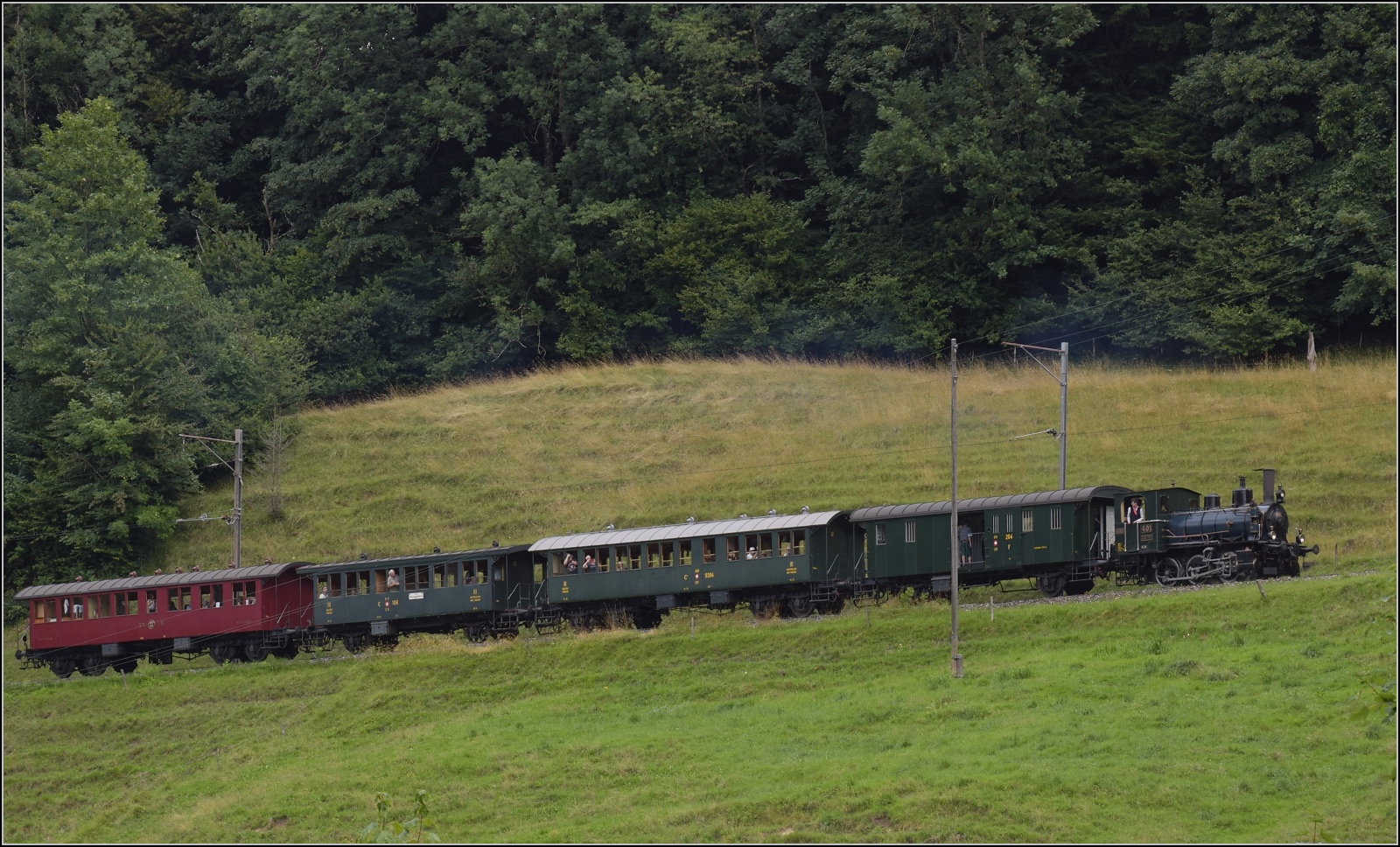 Fahrtag im Zürcher Oberland. 

Ed 3/3 401 der UeBB im Weidli bei Bauma. Juli 2023.