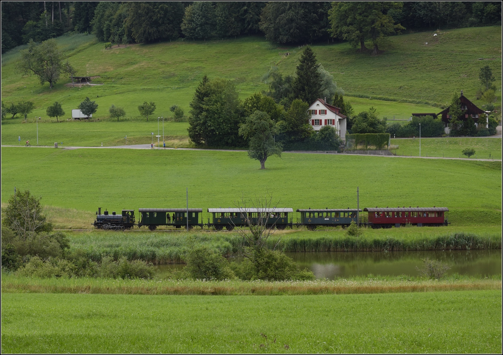 Fahrtag im Zürcher Oberland.

Ed 3/3 401 der UeBB in Neuthal. Juli 2023.