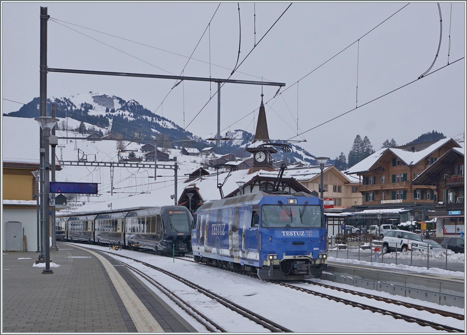 Für die MOB Ge 4/4 8001 ist hier die Reise zu Ende, sie verlässt den GolenPass Express GPX 4068. 

15. Dez. 2022