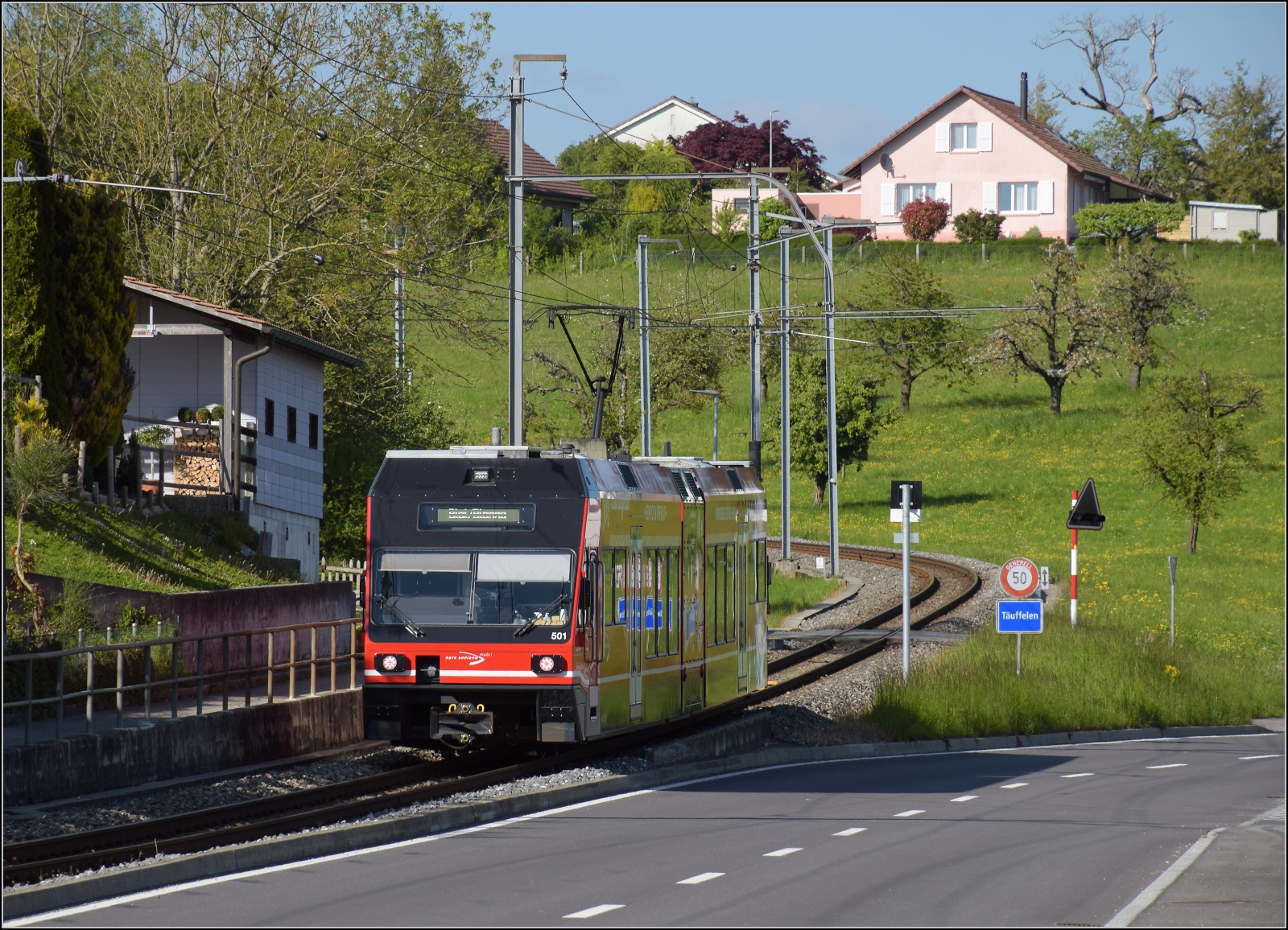 https://km0.startbilder.de/bild/schweiz~triebzuege-schmalspur~abe-26-be-26-asmcjmibmvrzb-gtw-2/808008/auf-der-biel-taeuffelen-ins-bahn-gtw-be.html