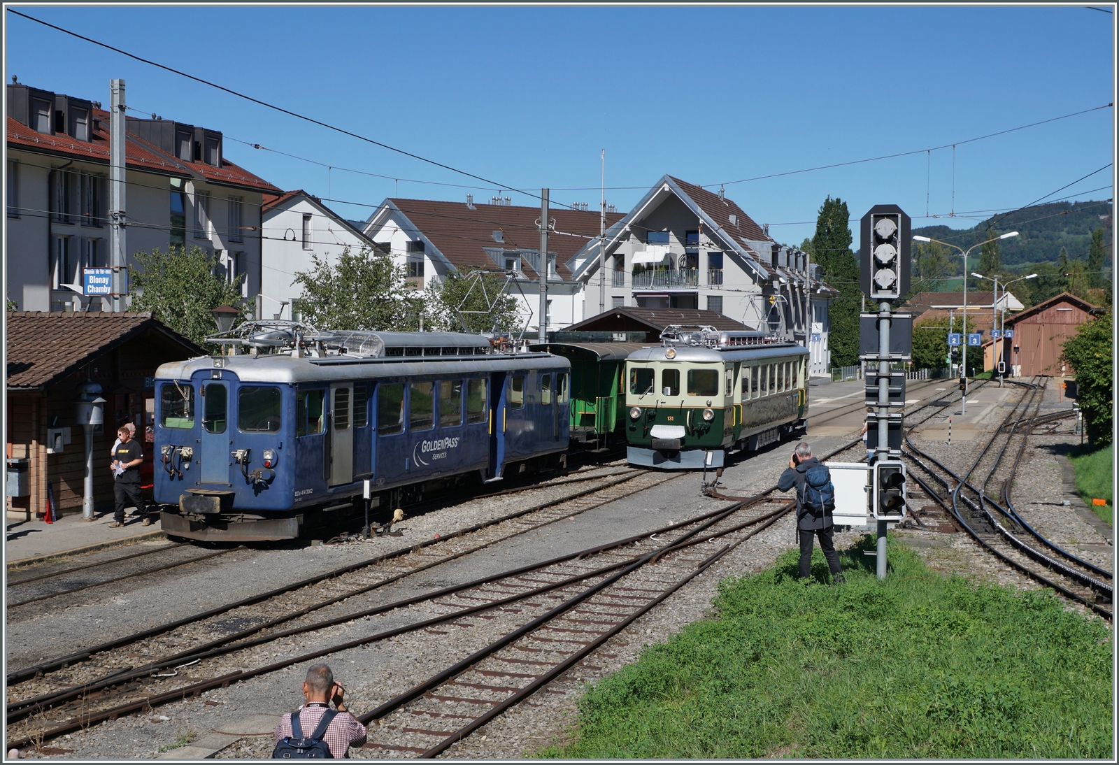 Il était une fois... les années 40 / Es war einmal: die 40er Jahre - dabei kamen unter anderem zwei  Gastfahrzeuge  zum Einsatz: der MOB BDe 4/4 3002 (Baujahr 1944) und der GFM Historique Ce 4/4 131. 
Das Bild zeigt beide Triebwagen beim gemeinsamen Manöver in Blonay. 

11. Sept. 2022