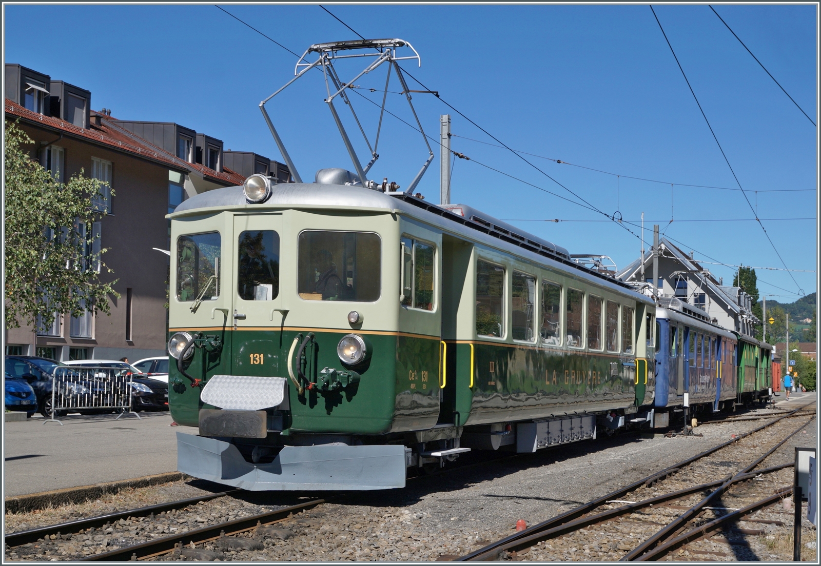  Il était une fois... les années 40 / Es war einmal: die 40er Jahre  - Der Ce 4/4 131 der GFM Historique steht nun in Blonay an der Spite des Zuges welcher in Kürze nach Chamby abfahren wird.

11. September 2022