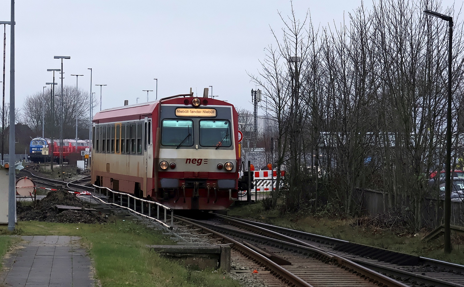 NEG T4 627 103-4 (Jenbacher 5047) als RB 66 aus Tønder in Niebüll ankommend. 21.12.2025