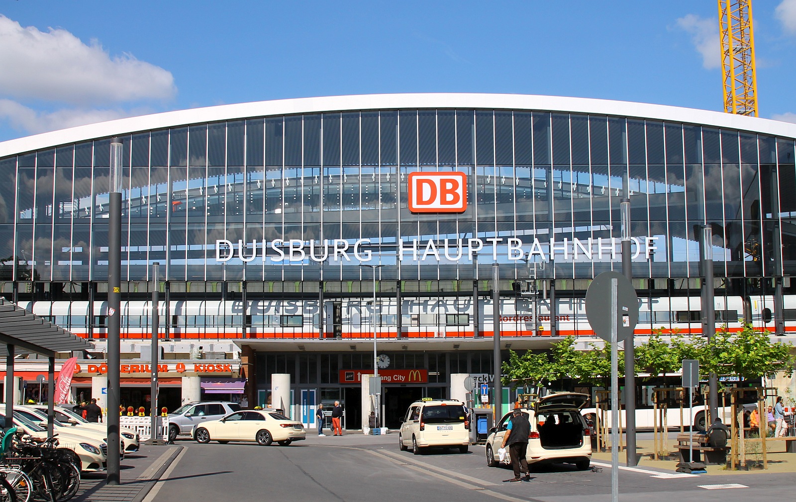 neue Eingangsfassade des Duisburger Hbf 09.06.2024