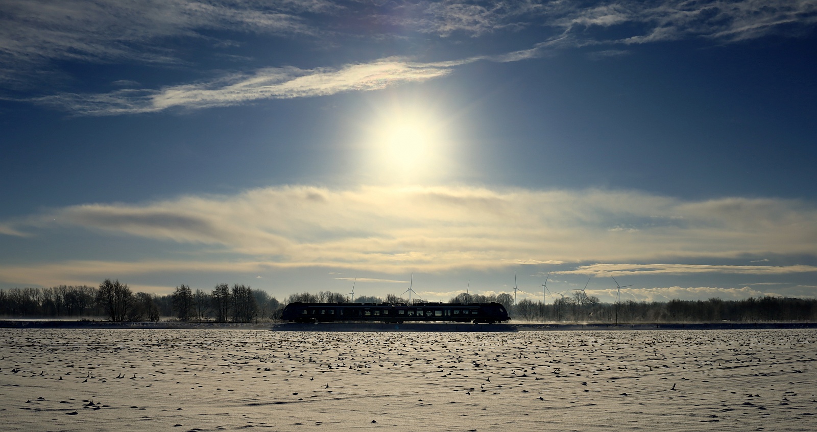 Nordbahn/NAH.SH/DB 526/826 als RE74 von Husum nach Kiel aufgenommen am Bü Jyderupweg in Jübek. 04.01.2026