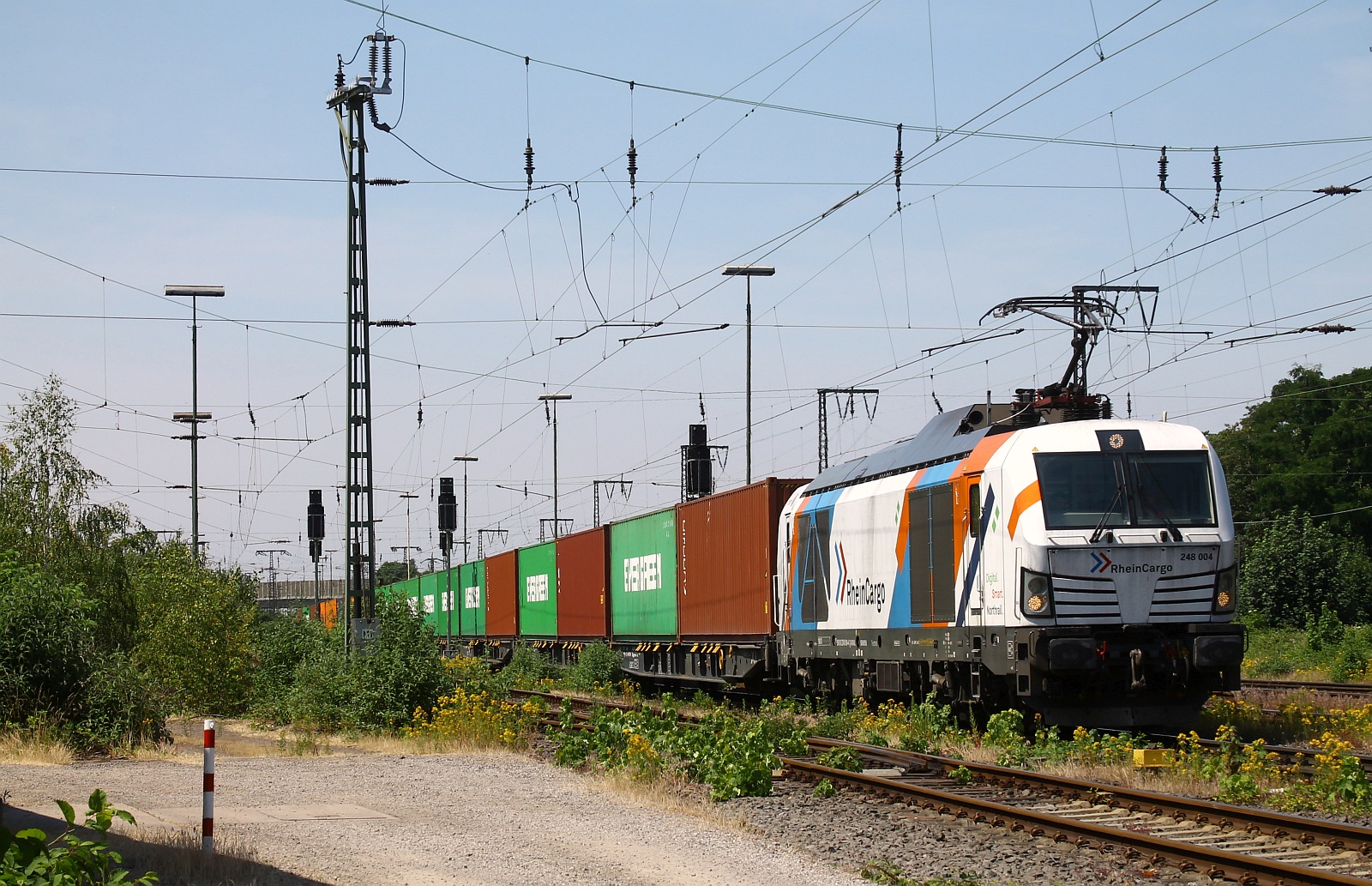 NRAIL/ RheinCargo 2248 004-4 mit Containerzug Duisburg-Hochfeld Süd 17.06.2023