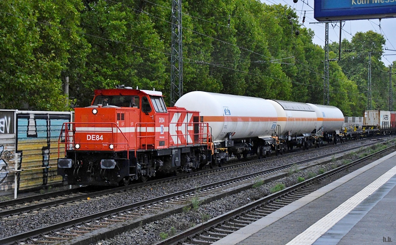 RHC 272 022-1 fuhr mit einen mischer durch kln sd,27.09.22