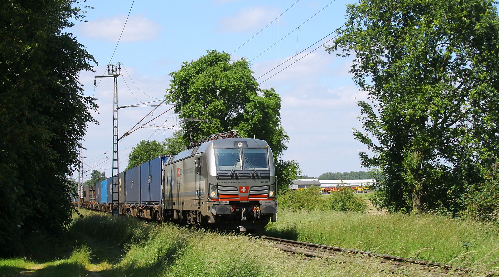 RP/SBBC 193 109-6, REV/MMAL/14.04.23, mit Containerzug, aufgenommen bei Boisheim 08.06.2024