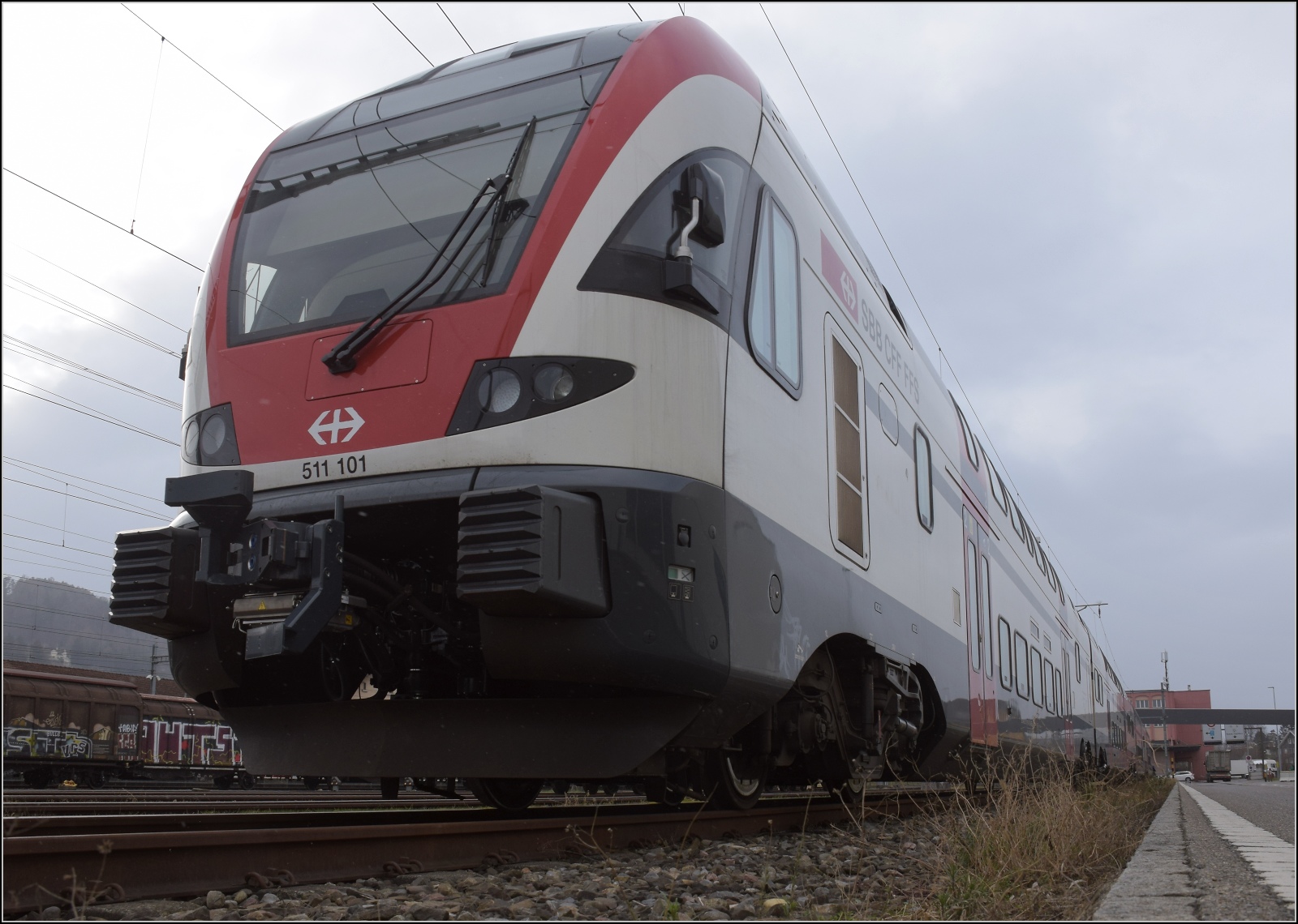 S26-BB-und-IGS-Minitreffen.

RABe 511 101 an der Güterzollstrasse in St. Margrethen. Fotogen abgestellt bei leider unfotogenem Wetter. Februar 2023.