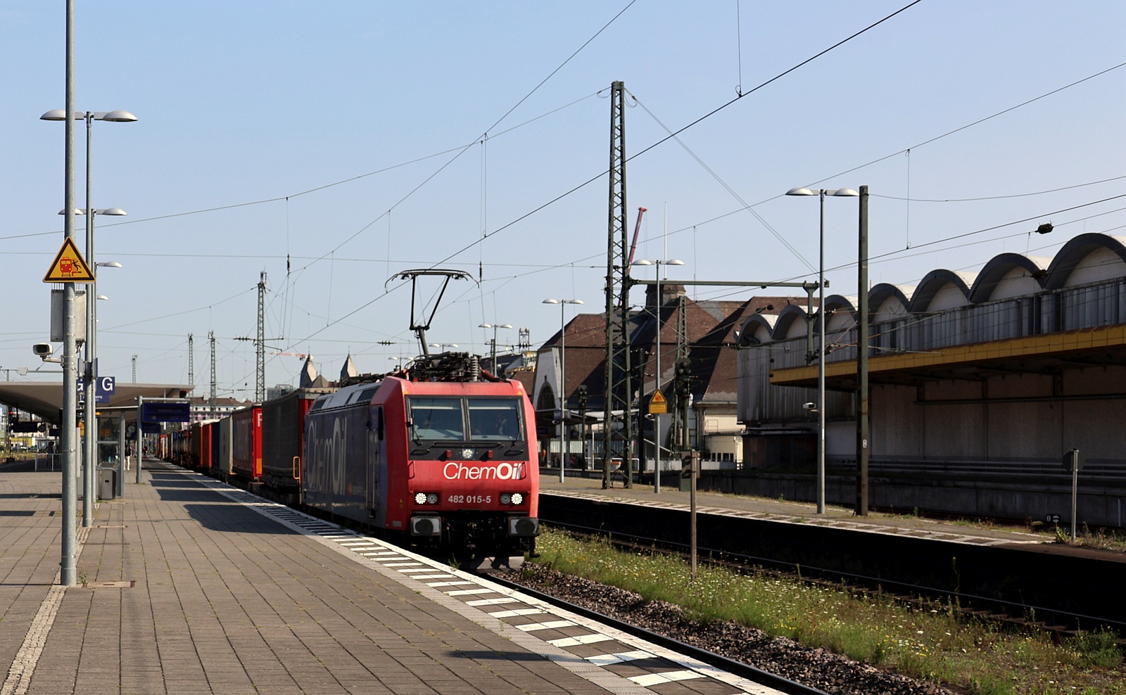SBB Cargo/ChemOil 482 015-5 mit KLV Zug. Koblenz Hbf 12.08.2025