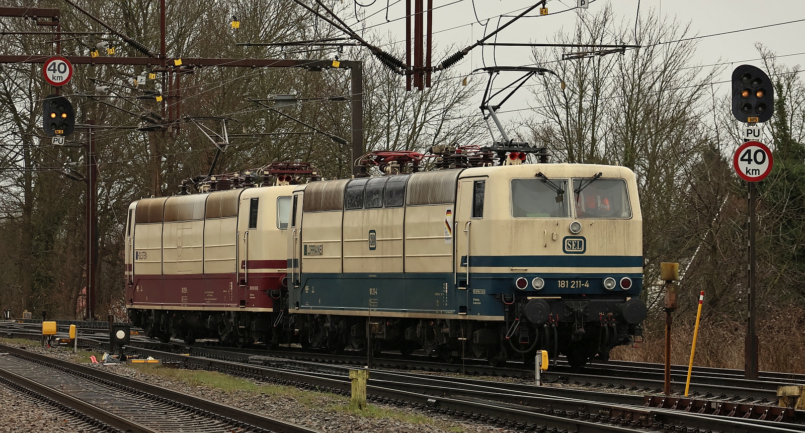 SEL 181 211-4  Lorraine  REV/BPSM/31.03.21 und SEL/Nordliner 181 215-5  Holstein  REV/BPSM/01.05.20 werden langsam an ihren Zug rangiert. Padborg/DK 13.03.2026