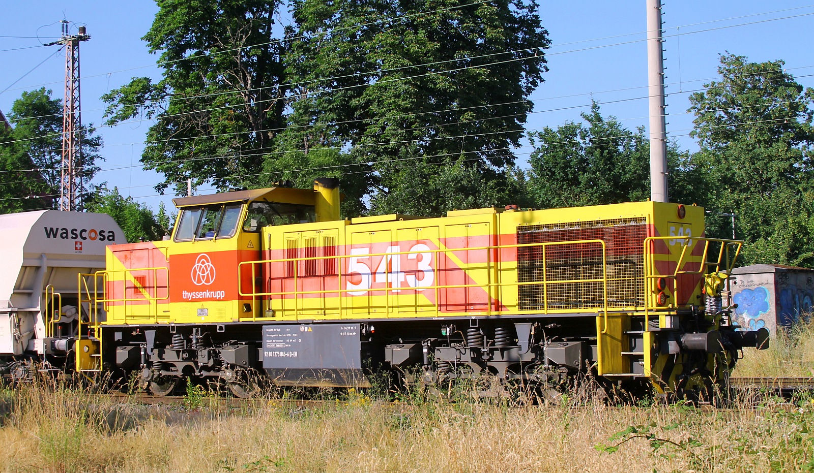 TKS/EH 843 (275 845-6) wartet auf Ausfahrt ins Angertal Ratingen-Lintorf 14.06.2023