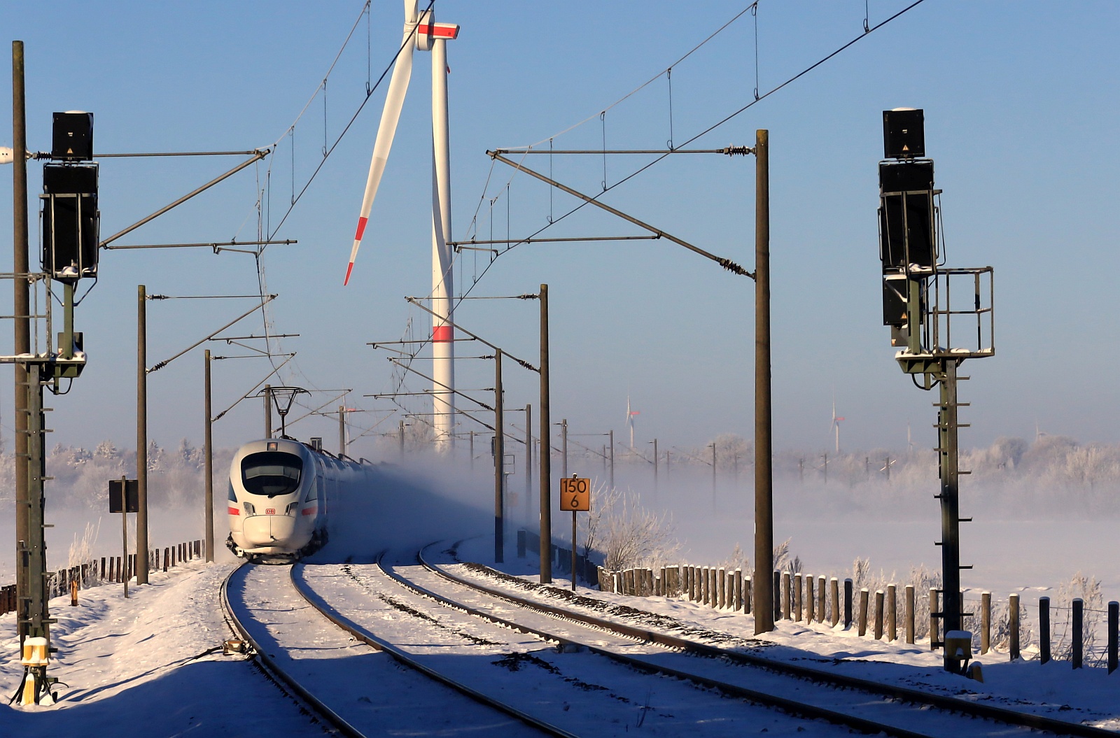Unbekannter ICE auf dem Weg von Flensburg nach Frankfurt aufgenommen am Bü Jübek-Nord am 04.01.2026