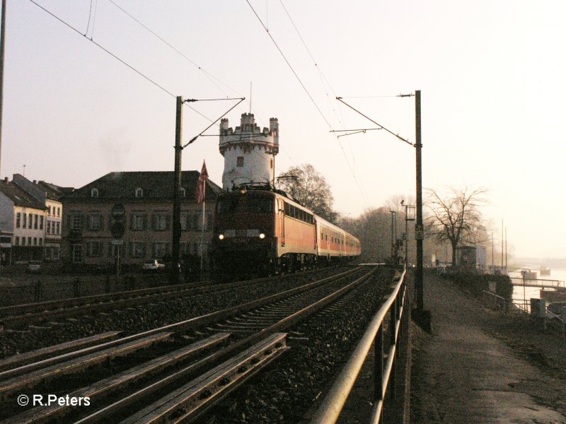 110 444-7 erreicht Rdesheim an dem Rhein mit ein RE Koblenz. 13.02.08