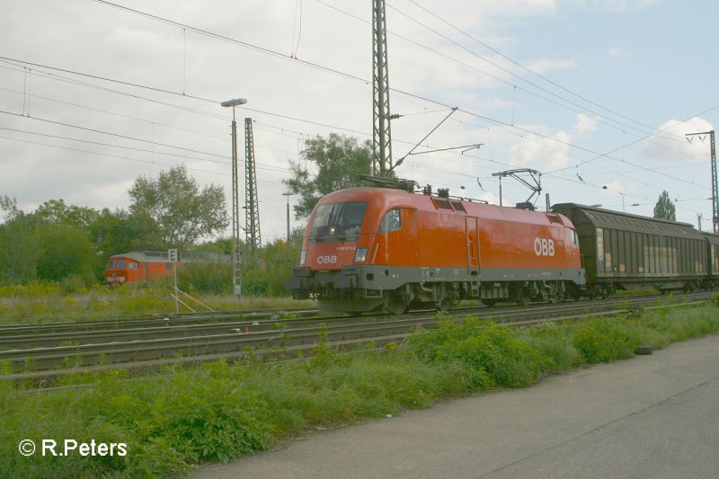 1116 273 zieht ein Gedeckten Gterzug bei Regensburg Ost. 13.09.07