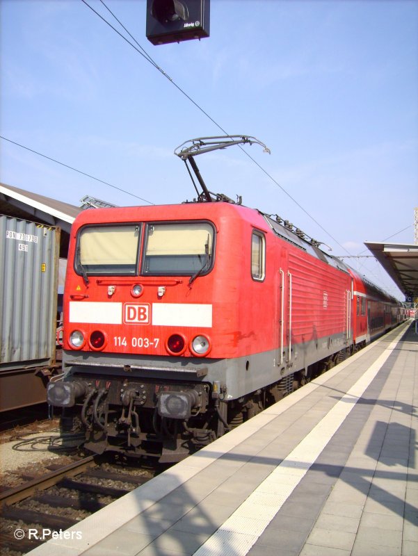 114 003 steht in Frankfurt/Oder mit den RE1 Brandenburg HBf bereit. 30.07.06