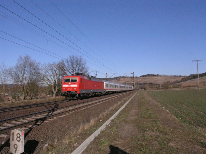 120 102-9 zieht bei Himmelstadt den IC 1987 Rottaler Land Hamburg-Mhldorf
16.02.08