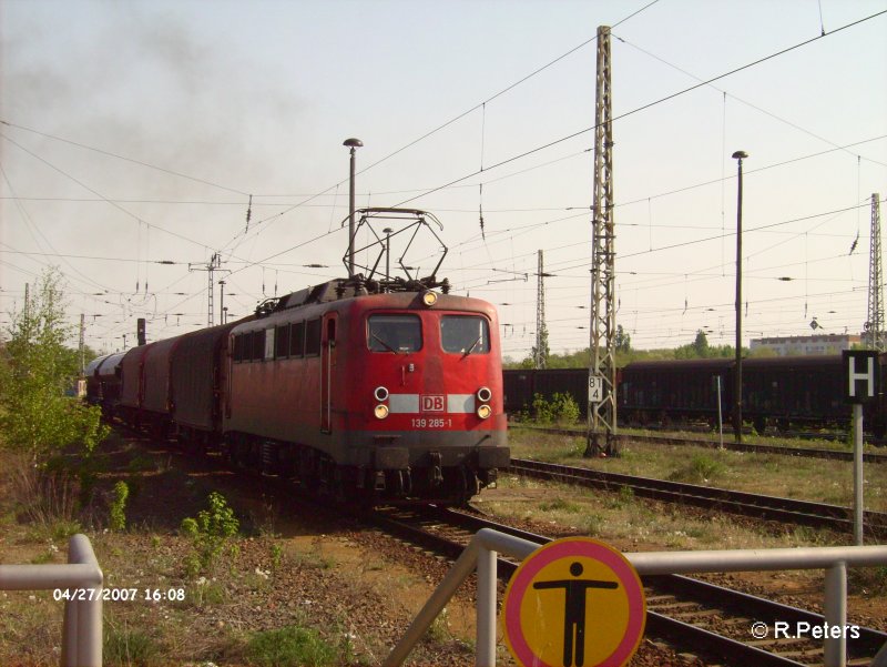 139 285-1 erreicht Frankfurt/Oder mit ein Gterzug aus Ziltendorf. 27.04.07