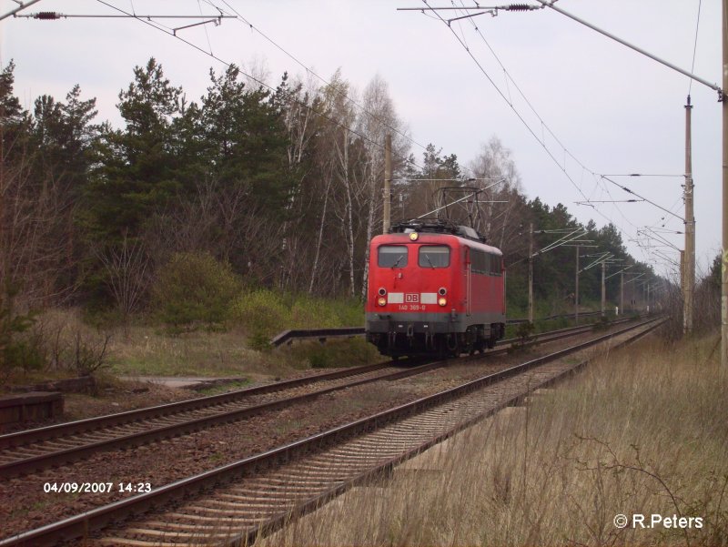 140 369-0 rollt solo an ex HP Vogelsang vorbei. 09.04.07