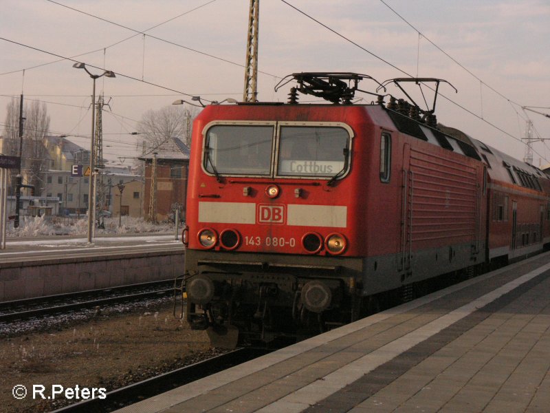 143 080 verlsst Frankfurt/Oder mit einer RB 11 Cottbus. 22.12.07