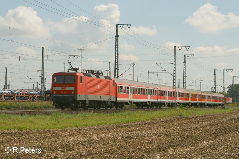 143 150-1 schiebt eine RB Eggmhl an Regensburg Ost vorbei. 13.09.07