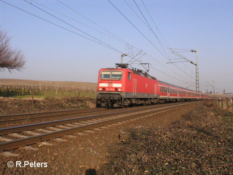 143 198-0 zieht bei Oestrich-Winkel die RB15530 Koblenz . 13.02.08
