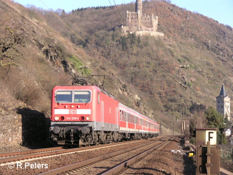 143 238-4 zieht bei Wellmich eine RB Koblenz . 12.02.08