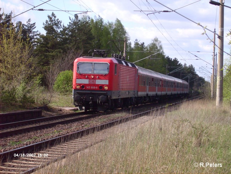 143 868-8 erreicht gleich Eisenhttenstadt mit den RB11 Cottbus. 18.04.07