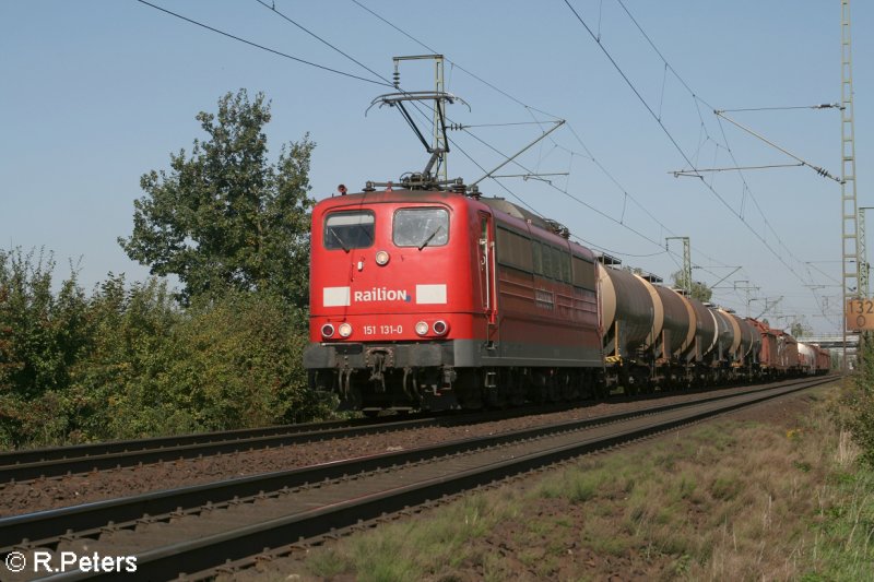 151 131-0 zieht kurz vor Obertraubling ein gemischten Gterzug. 13.09.07