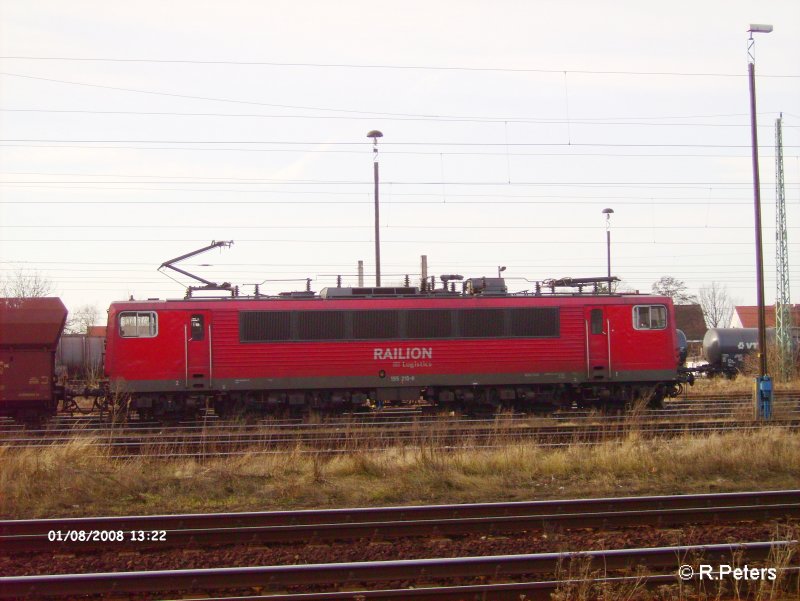 155 210-8 wartet in Guben mit ein Kohlezug auf weiterfahrt. 08.01.08