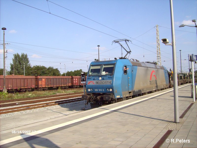 185 511-3 durchfhrt Frankfurt/Oder mit den leeren HGK-Ford-Autozug. 14.08.07