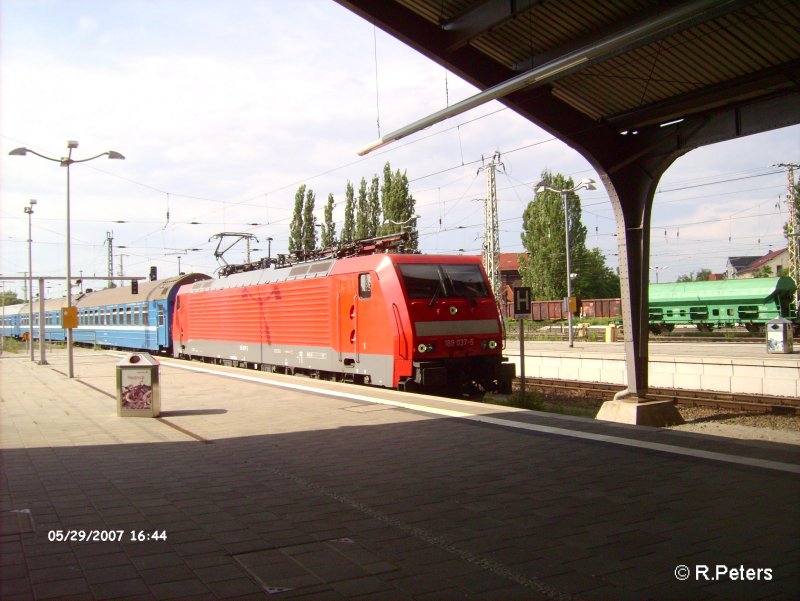 189 037-5 fhrt mit den D449 in Frankfurt/Oder ein. 29.05.07