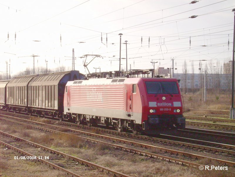 189 059-9 durchfhrt Eisenhttenstadt mit ein gedeckten Gterzug. 08.01.08