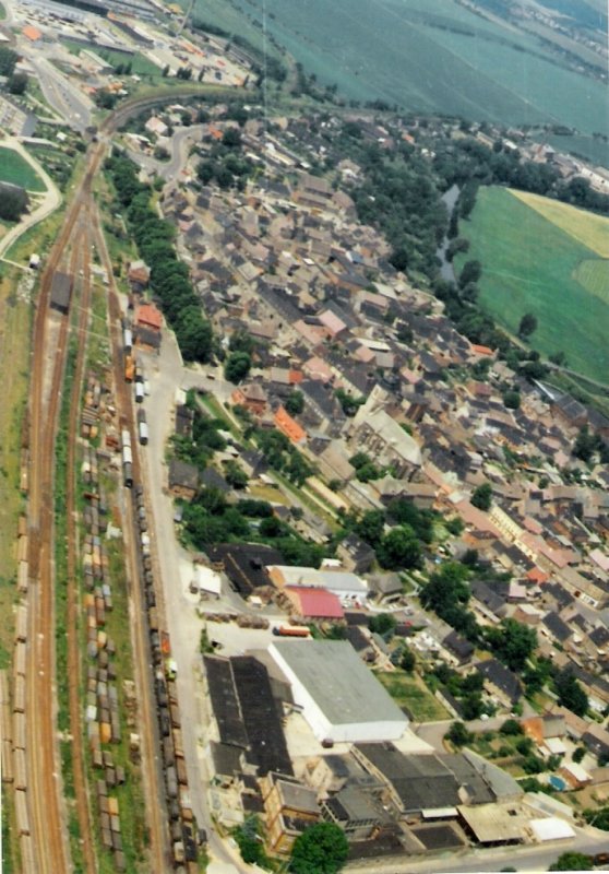 1992 war im Bahnhof Laucha (Unstrut) noch jede Menge Betrieb; 28.05.1992 (Foto: Peter Hollburg)