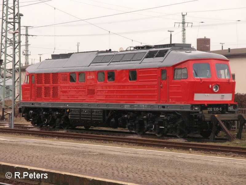 232 535-5 steht frischlackiert in Cottbus abgestellt. 09.02.08