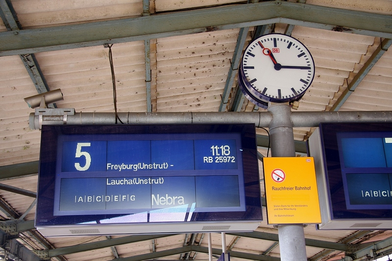 26.03.2009, eine Fahrt nach Nebra, zur Himmelsscheibe steht auf dem Programm und die Anreise standesgem�� mit der Bahn (�ber Gera - Jena - Naumburg), im Naumburger Hbf wurde die Zeit f�r Detailaufnahmen genutzt ...