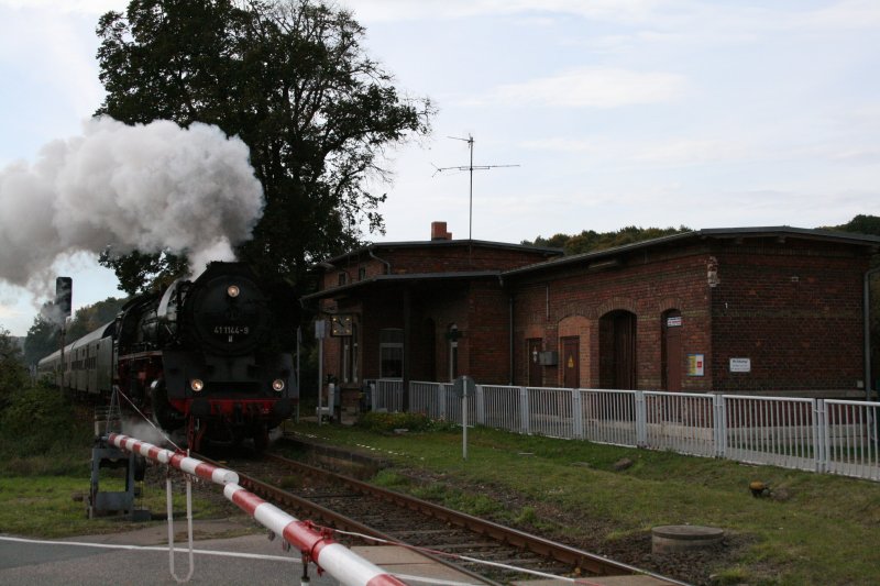 41 1144 in Kleinjena kurz vor Freyburg (05.oktober 2008)
