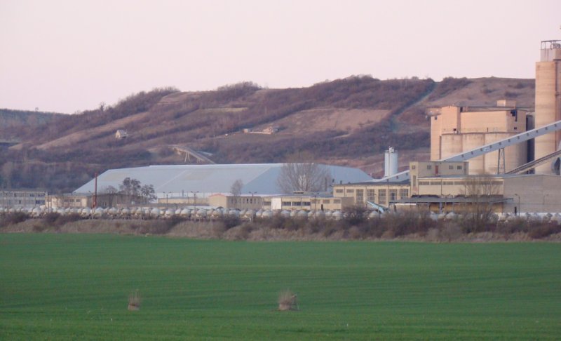 Abgestellte ARCO-Zementwagen am Zementwerk Karsdorf; 17.03.2009 (Foto: G�nther G�bel)