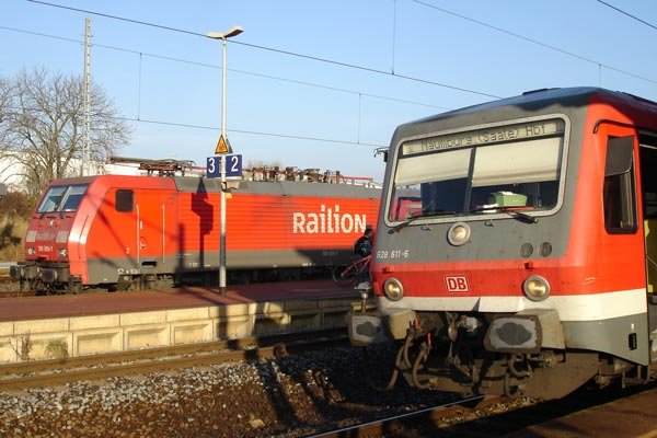 Am 02.12.2006 fuhr die Unstrutbahn in Artern ausnahmsweise von Gleis 1 ab. Grund war die au�erplanm��ige Durchfahrt eines G�terzuges auf Gleis 3. 