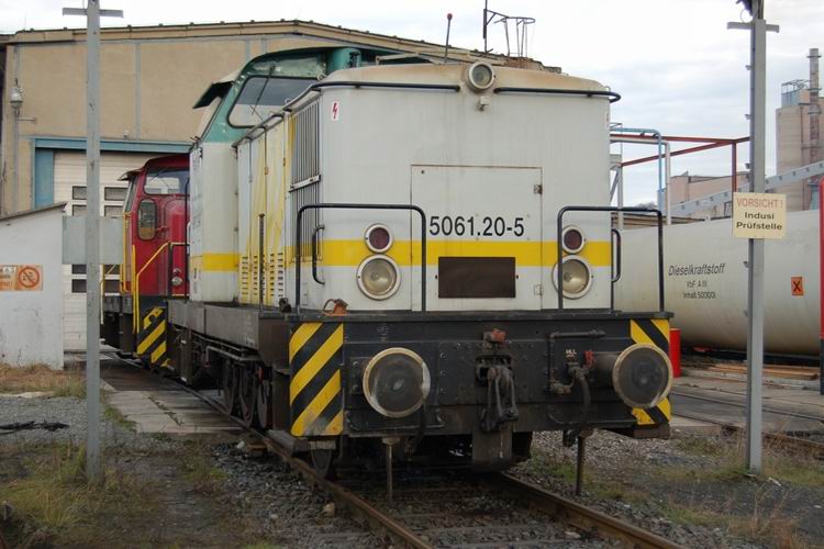 ARCO 5061.20-5 vor der Werkshalle am Zementwerk Karsdorf; 21.11.2007 (Foto: Stefan Sachs)