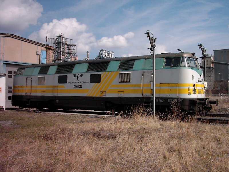 ARCO 5200.04-3 (ex KEG 2004) vor der ARCO-Werkshalle in Karsdorf; April 2006 (Foto: Martin Straubel)
