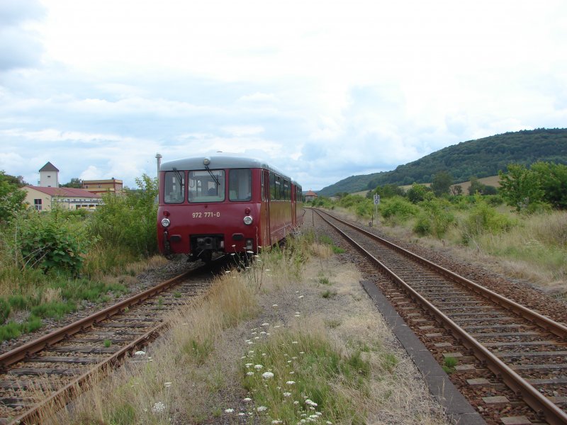 Ausfahrt der Ferkeltaxen nach dem Kreuzungshalt in Laucha; 12.07.2009 (Foto: Dieter Thomas)