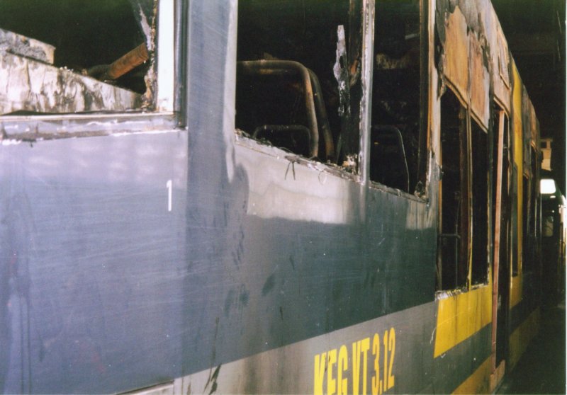 Ausgebrannter KEG VT 3.12 (672 912-3); (Foto: Hans Grau)