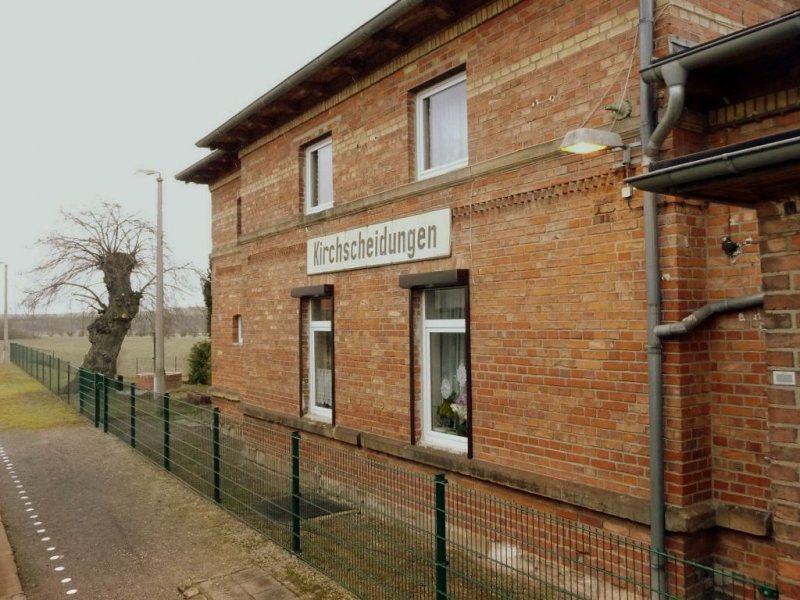 Bahnhofsgeb�ude in Kirchscheidungen; 27.02.2009 (Foto: Ralf Kuke)