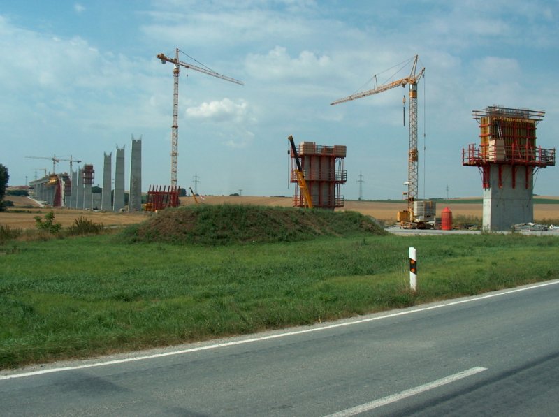 Bauzustand der Unstruttalbr�cke bei Wetzendorf f�r die ICE Neubaustrecke Erfurt - Halle/Leipzig; 08.08.2009 

