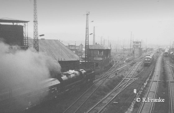 Blick von der Br�cke der B180 in den Naumburger Hbf; 01.10.1989 (Foto: Roberto Franke)