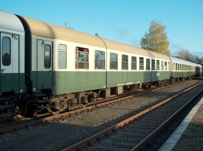 Buffetwagen D-IGEW 56 80 85-40 007 1 Bomk im  Rotkäppchen-Express aus Eisenach, am 25.10.2009 in Karsdorf.